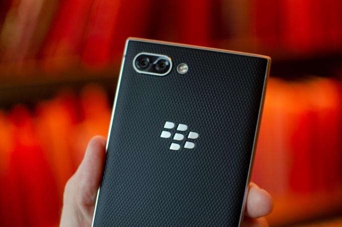 blackberry key2 objektiiv sulgub