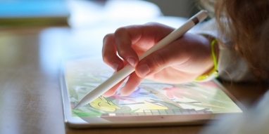 każdy może tworzyć teraz dostępny w Apple Books Wydarzenie edukacyjne 2018 Funkcja rąk na iPadzie