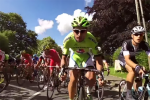 Ovaj video prikazuje kako je to utrkivati ​​Tour de France