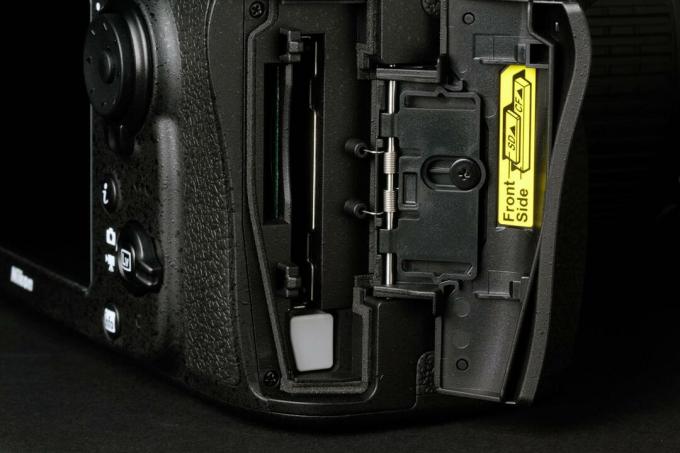 Nikon D810 レビューカードスロット