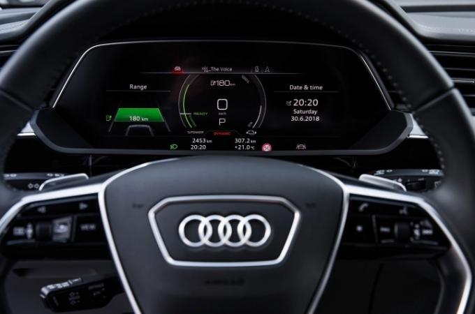 Прототип на Audi e-tron отвътре