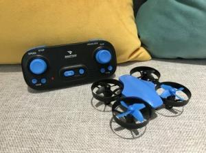 To lettflyvende droner for barn