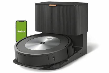 iRobot Roomba J6+ in pametni telefon na belem ozadju.