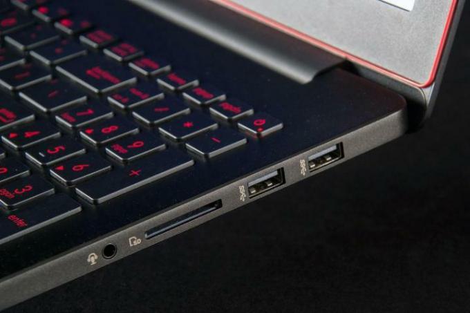 ASUS RoG G501JW DS71 측면 포트