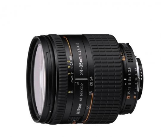 Nikon AF Zoom-Nikkor 24-85mm f2.8-4D IF lente zoom padrão.
