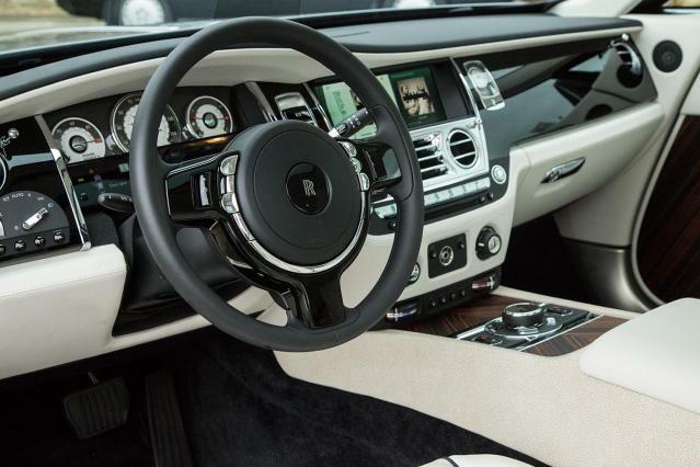 2015-Rolls-Royce-Wraith-водители