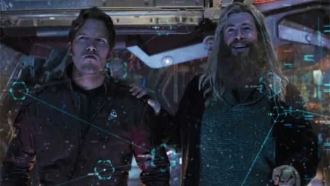 Starlord ar Toru uz viņu kuģa spēlē Avengers: Endgame.