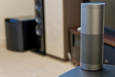 Amazon Echo Plus review aux priključen