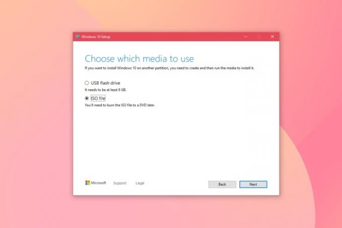 Екранна снимка на медийния инструмент за инсталиране на Windows 10, който иска медия.