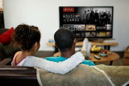 Netflix prueba anuncios promocionales antes y después de la serie original versión 1433167811 tráfico estilo de vida castillo de naipes