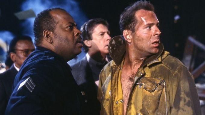 Al Powell a John McClane sa v Die Hard pozerajú rovnakým smerom.