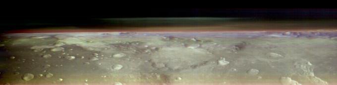 Mars Odyssey robí bočný manéver, aby zachytil horizont