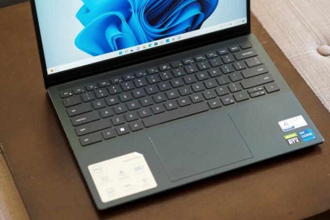 Dell Inspiron 14 Plus의 키보드입니다.