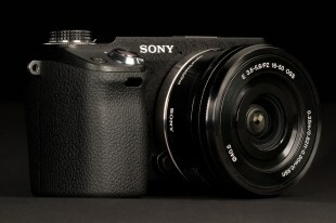 Sony NEX 6 Granska frontvinkel