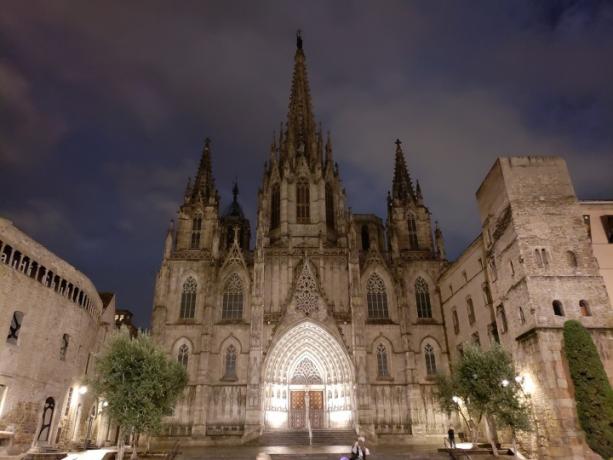Поређење камера при слабом осветљењу Барселона Катедрала Самсунг Галаки С9 Плус