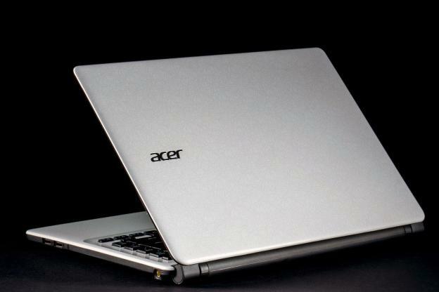 Acer Aspire E1 후면 각도