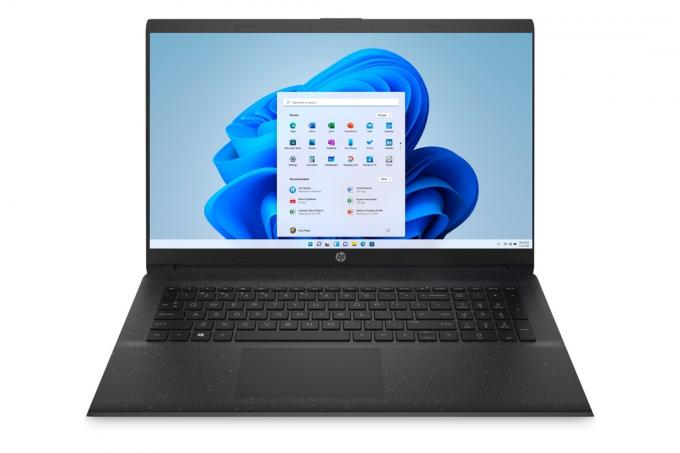 HP 17 インチ ラップトップ (黒色、前向き)。