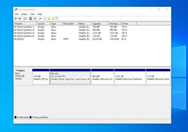 Zoznam diskov v oblasti disku v systéme Windows 10.