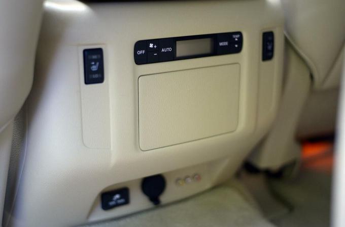 Kontrol iklim belakang interior Infiniti QX562013 2013