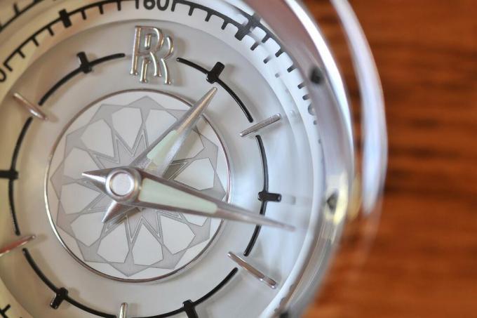 Часы Rolls-Royce Phantom Drophead Coupe 2014 года