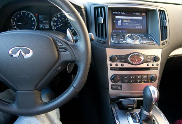 2011-infiniti-g37-sedan-ön-sağ