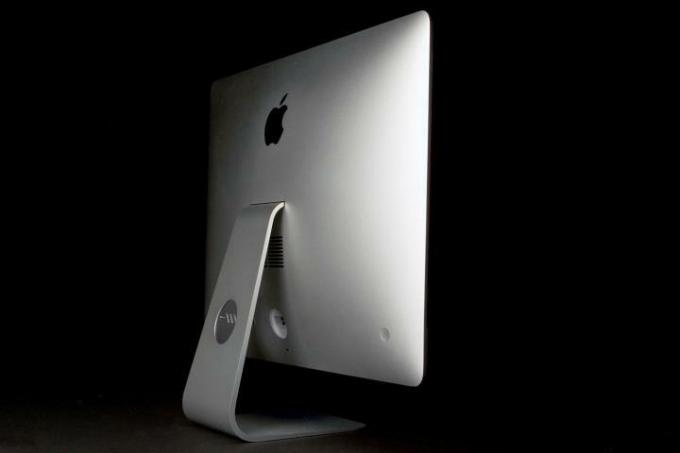 Apple iMac 2014, угол слева сзади