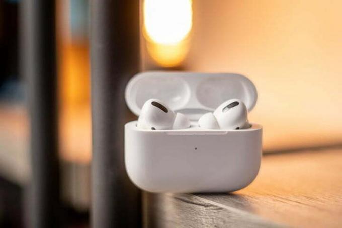 Apple AirPods Pro في قضيتها.