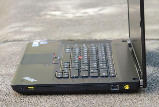 Lenovo ThinkPad Edge E530 review laptoppoorten aan de rechterkant