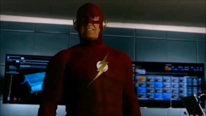 John Wesley Shipp în rolul lui Barry Allen, Flash din „Criza pe Pământuri Infinite”.