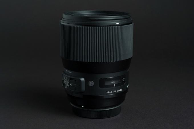سيجما 135 ملم F18 Art Lens Review Studio Focus Ring