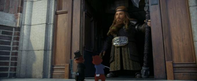 Чип и Дејл стоје испред врата где брадати патуљак са секиром гледа поред њих у сцени из Чип и Дејл: Спасилачки ренџери.