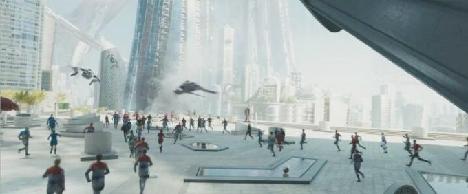 Alien attackerar en futuristisk stad i Star Trek Beyond.