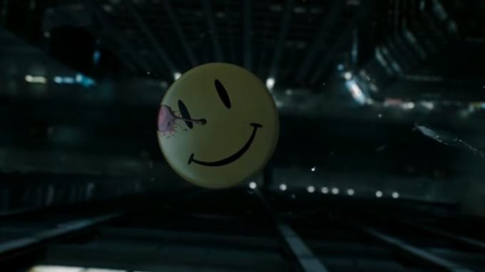 Butonul cu fața zâmbitoare a comedianului în „Watchmen” (2009).