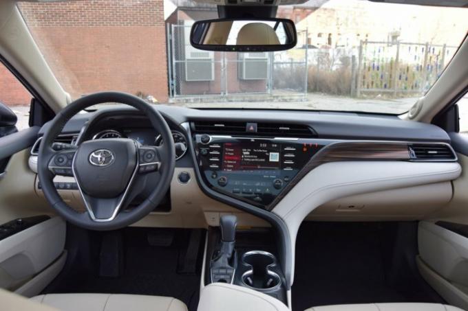 2019 Toyota Camry recension