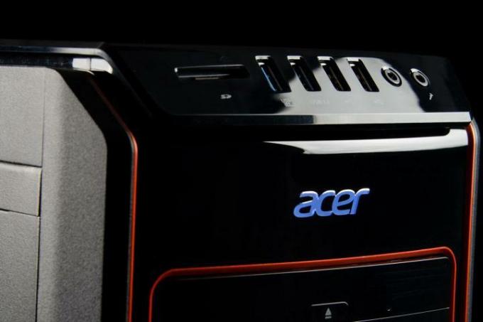 Acer Predator AG3 605 UR20 främre toppvinkel