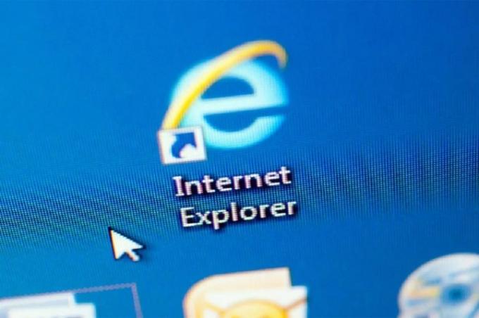 Ikona Internet Explorerja na namizju.