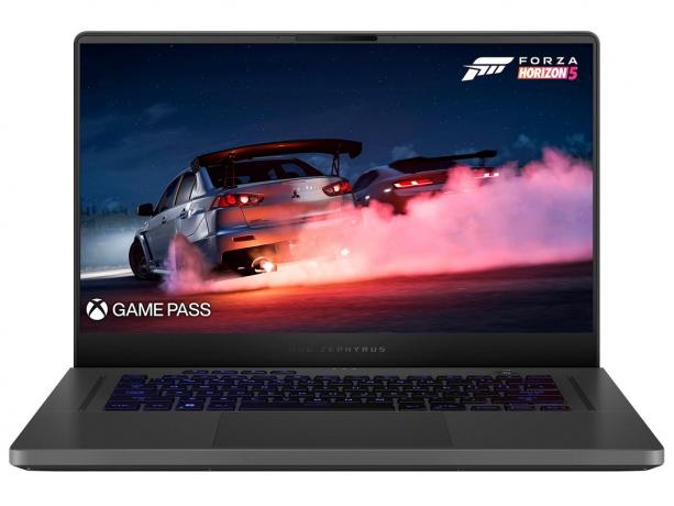 Forza Horizo​​n 5 を画面に搭載した Asus ROG Zephyrus G15 ゲーミング ラップトップ。