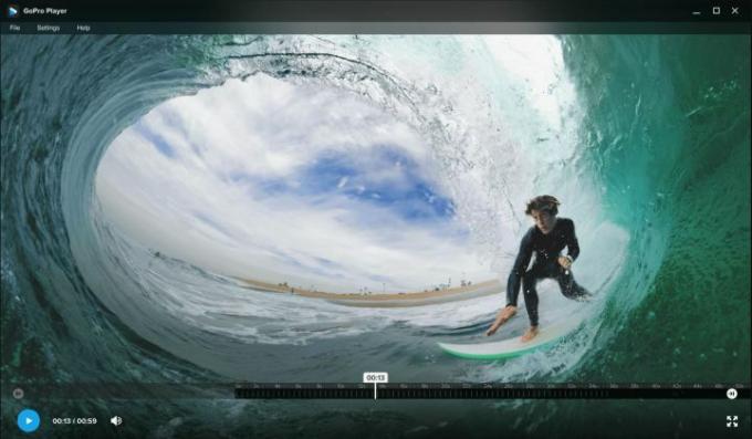 Interfaccia GoPro Player con riprese super grandangolari di un surfista che cavalca un'onda.