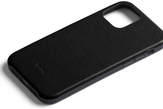 Juodos spalvos Bellroy Leather iPhone 12 Pro dėklas