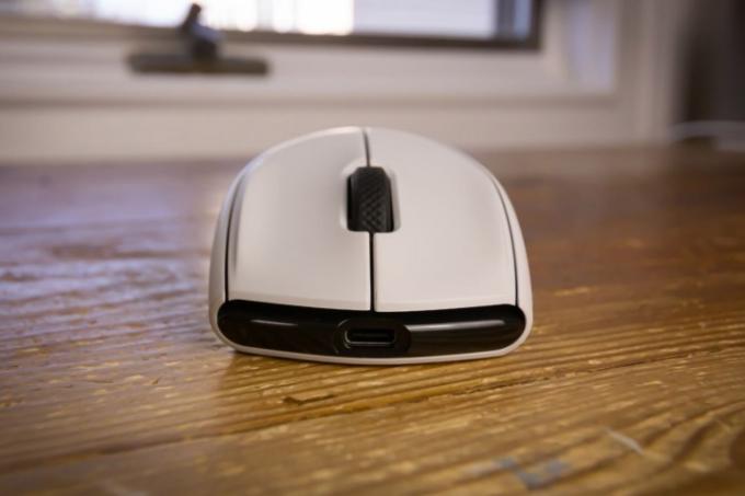 Alienware Tri-Mode Wireless Gaming Mouse plug-in port.
