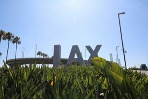 Uber og Lyft kan ikke længere hente passagerer ved LAX-terminaler