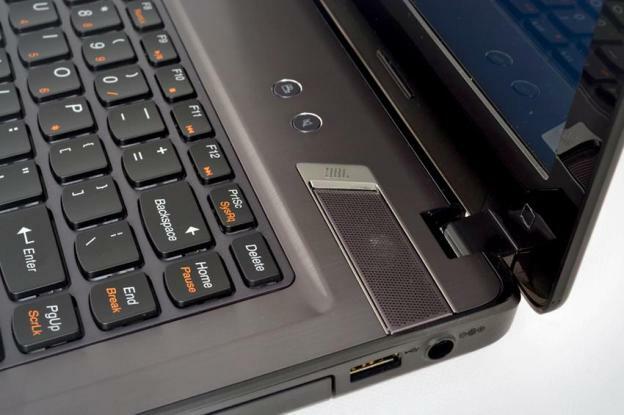 Laptop Lenovo IdeaPad Y480 z systemem Windows, wbudowanymi głośnikami JBL