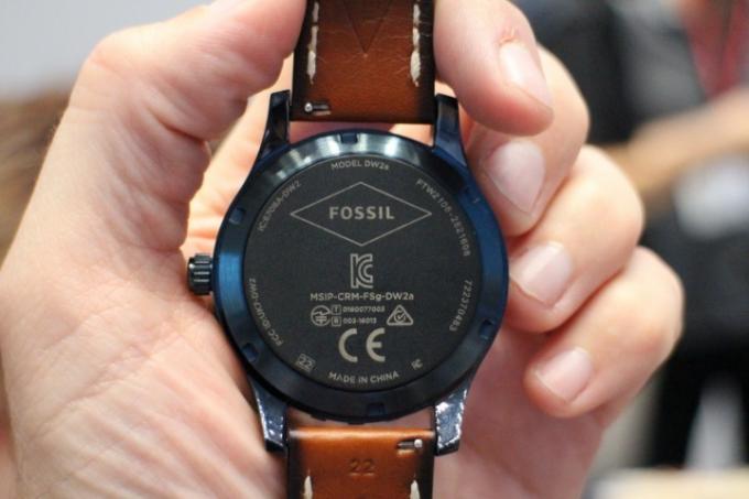 Fossil Q Wander in Q Marshal Hands On