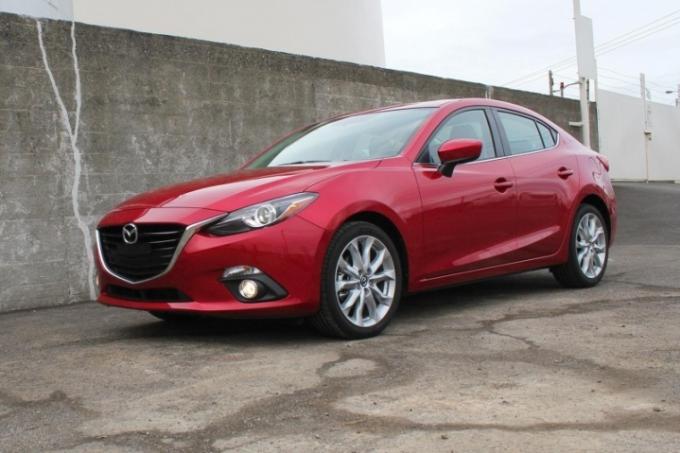 2016-mazda3-sedan