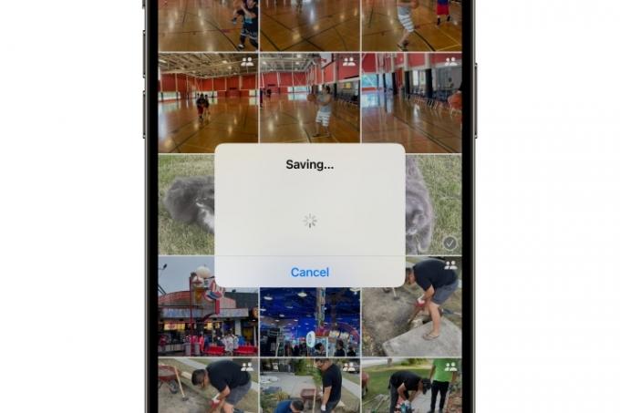 iPhone показва запазване на Live Photo като диалогов прозорец за прогрес на видеото.