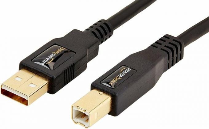 En USB-skrivarkabel har en USB-A-kontakt i ena änden och en USB-B-kontakt i den andra änden.