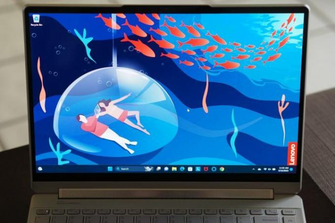 Vista frontal de Lenovo Yoga 9i Gen 8 que muestra la pantalla.