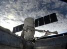 Okvarjena zmajeva kapsula uspe kljub zgodnjim težavam na ISS