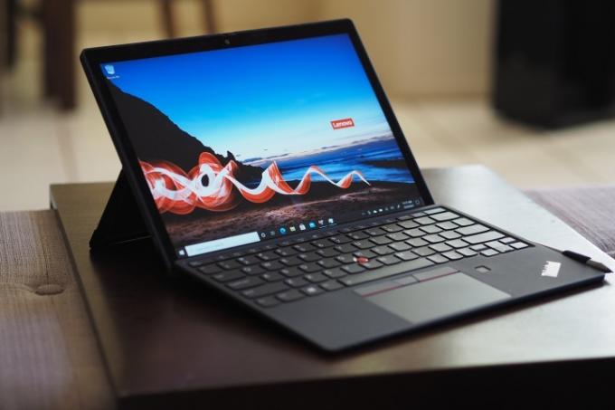 Lenovo ThinkPad X12 irrotettava.