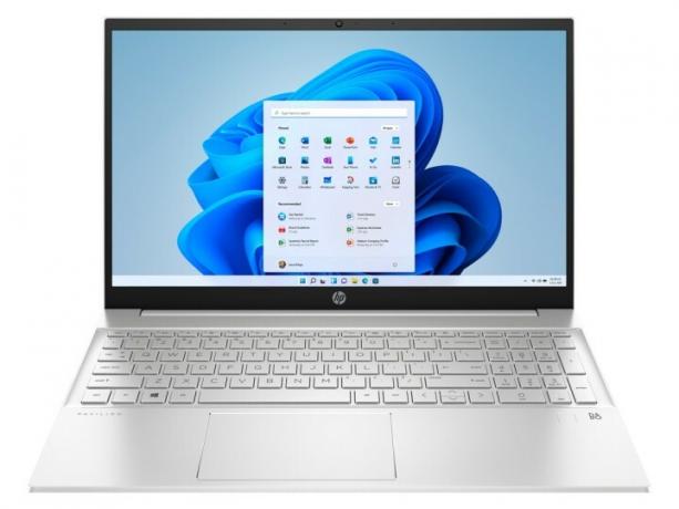 HP Pavilion 15 tuuman kannettavan etukulma valkoista taustaa vasten.